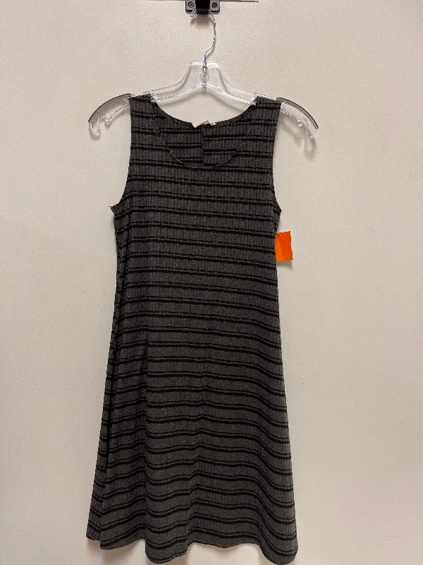 Sneak Peek Sale Dress Casual Short By Clothes Mentor In Grey, Size: M