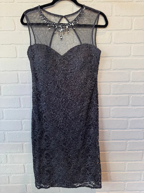 Shop and Save Dress Party Short By Clothes Mentor In Grey, Size: M