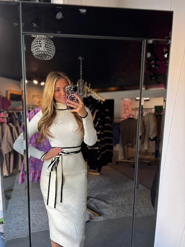Blowout Deals Black & White Long Sweater Dress