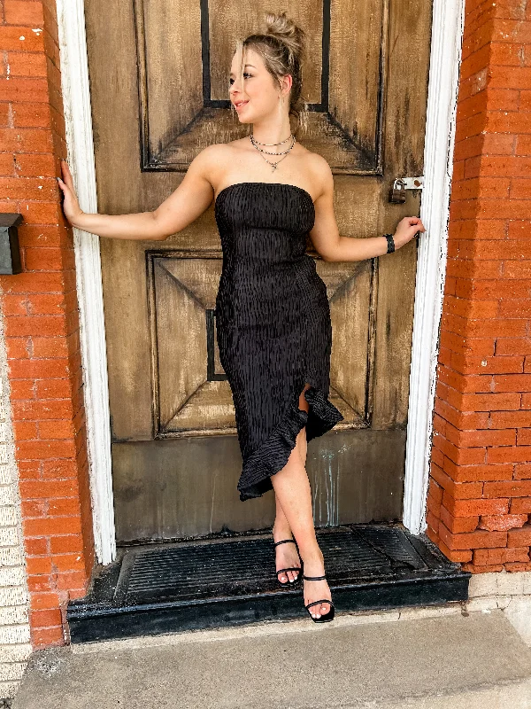 Don't Miss Black Crinkle Strapless Dress