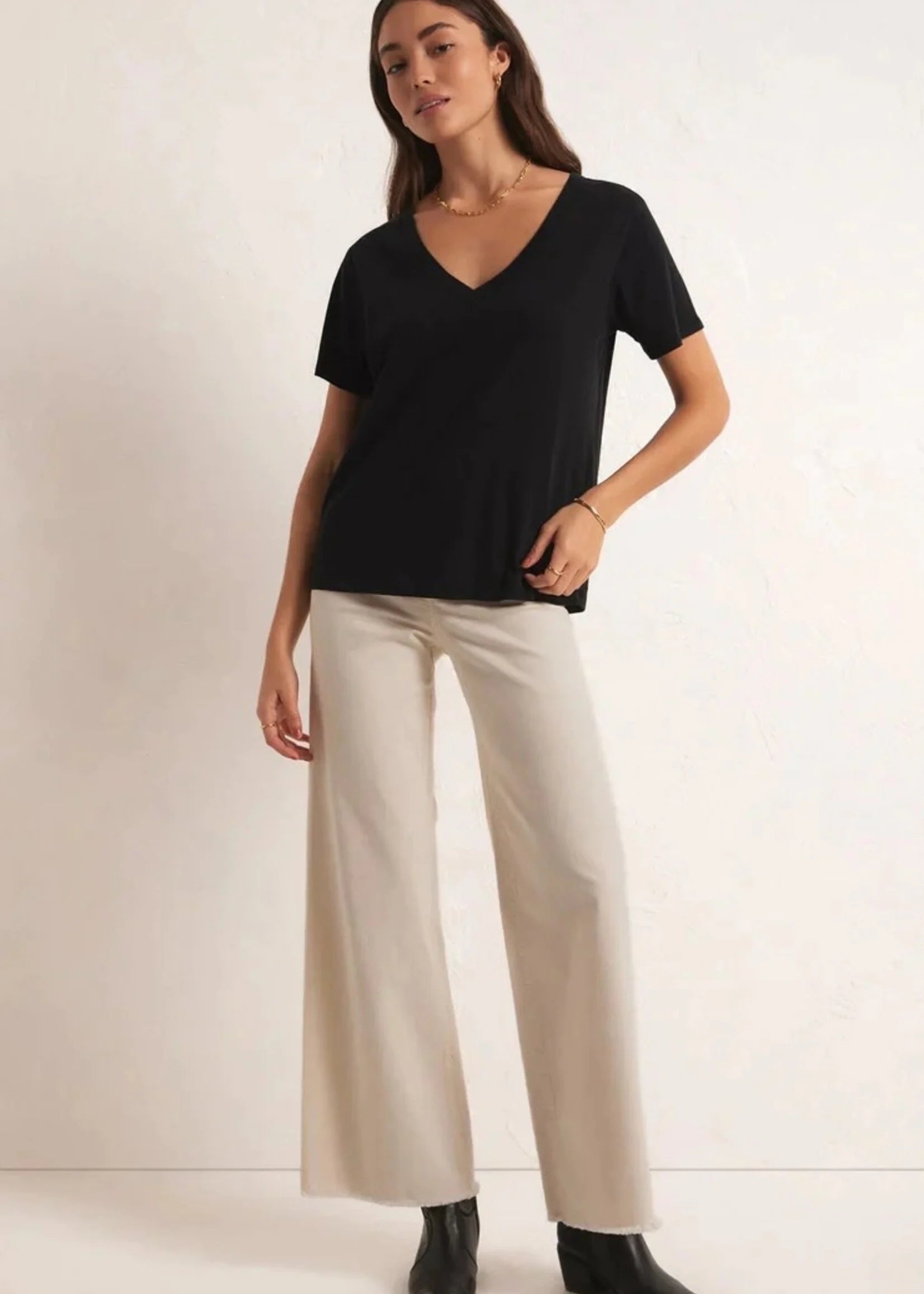 Super Bargain Sammie V Neck Tee I Black