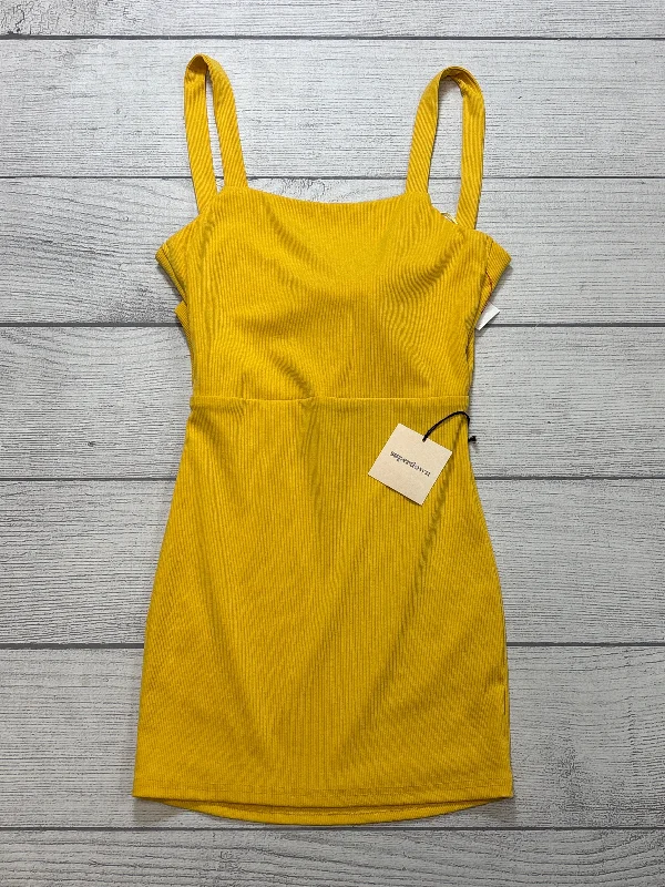 Price Slash Dress Casual Short By Superdown In Yellow, Size: S