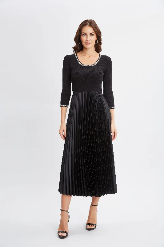 Savings Event Contrast Trim Pleated Dress
