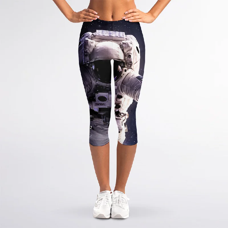 Best Seller Astronaut Floating In Outer Space Print Women's Capri Leggings