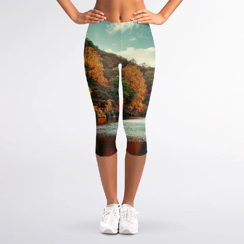 Don't Miss Autumn Lake Print Women's Capri Leggings