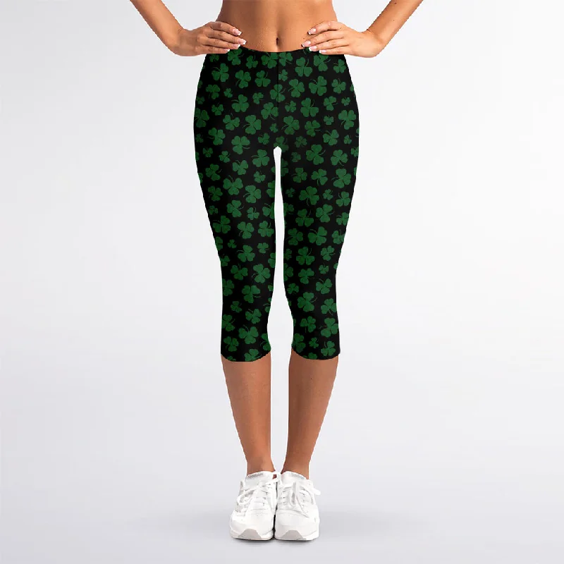 Can't Miss Black And Green Shamrock Pattern Print Women's Capri Leggings