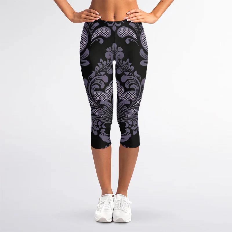 Bargain Bin Black And Purple Damask Pattern Print Women's Capri Leggings