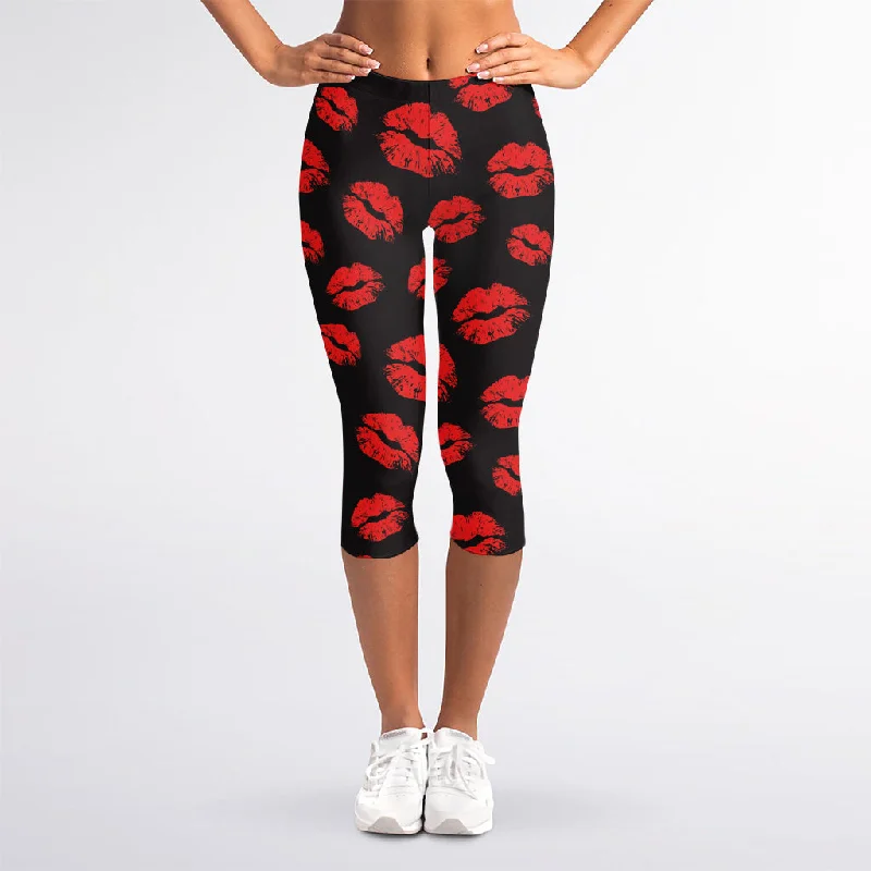 Exclusive Access Black And Red Lips Pattern Print Women's Capri Leggings