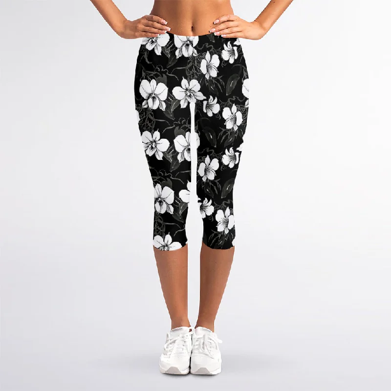 Super Bargain Black And White Cattleya Pattern Print Women's Capri Leggings