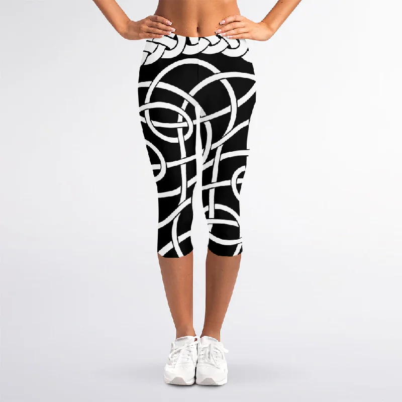 Special Discount Black And White Celtic Knot Print Women's Capri Leggings