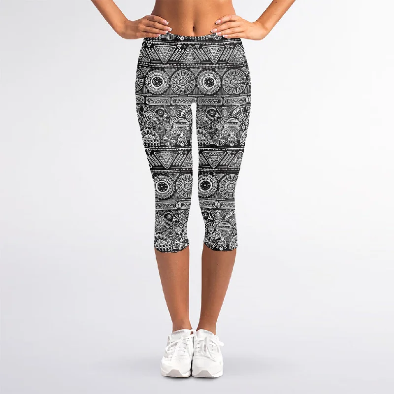 Factory Direct Sale Black And White Ethnic Pattern Print Women's Capri Leggings