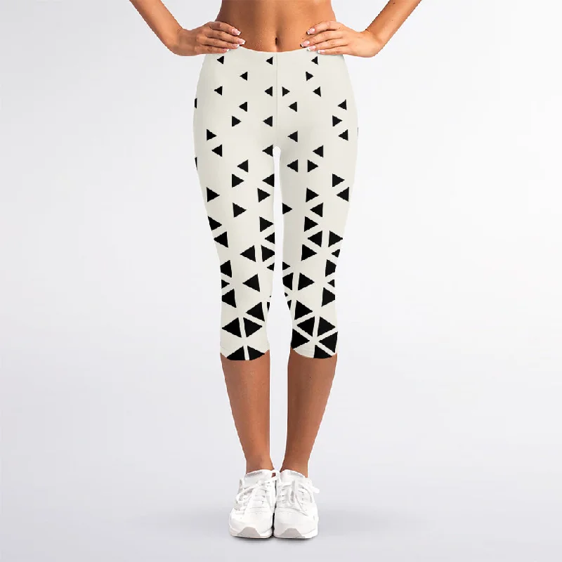 Deal of the Day Black And White Geometric Pattern Print Women's Capri Leggings