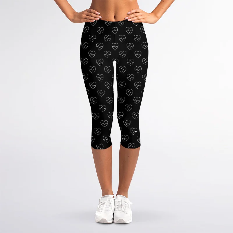 Price Cut Black And White Heartbeat Pattern Print Women's Capri Leggings