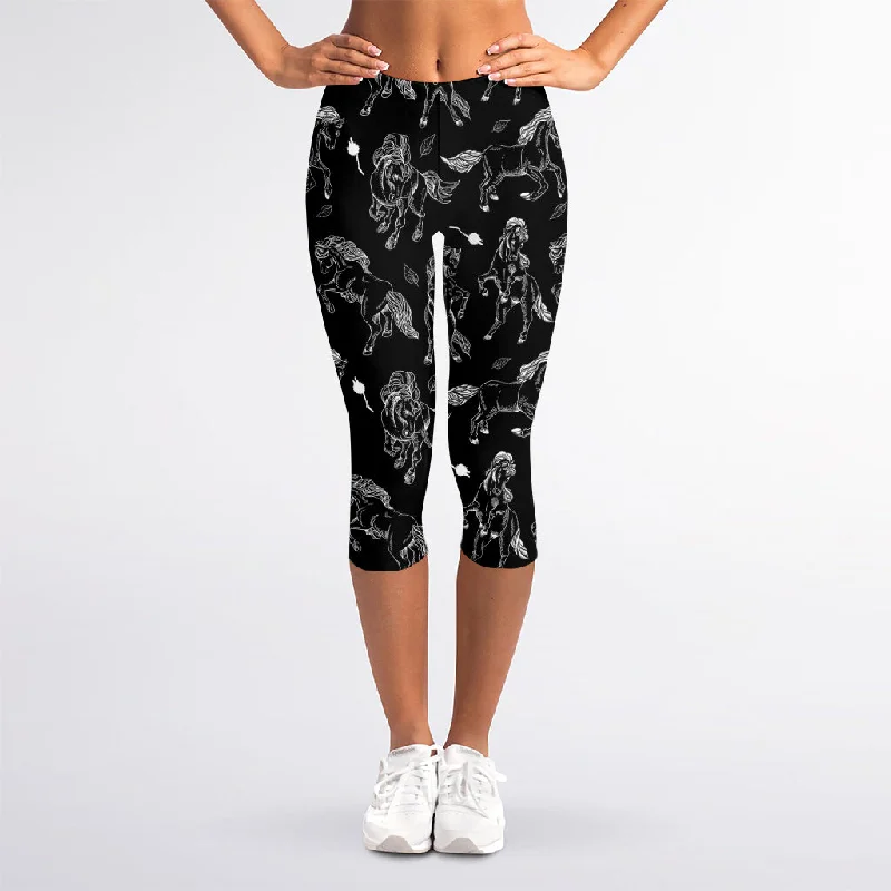 Massive Deals Black And White Horse Pattern Print Women's Capri Leggings