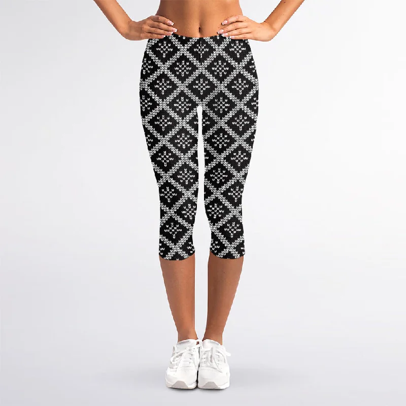 Lowest Prices Black And White Knitted Pattern Print Women's Capri Leggings