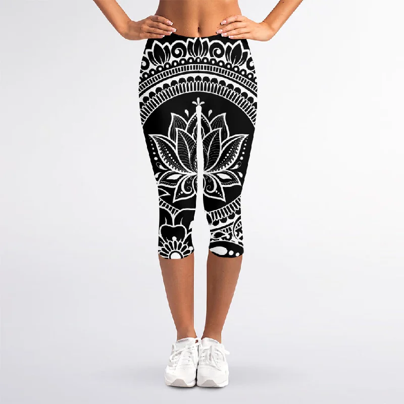 Deal of the Week Black And White Lotus Flower Print Women's Capri Leggings