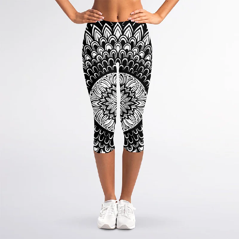 Unbeatable Prices Black And White Mandala Print Women's Capri Leggings