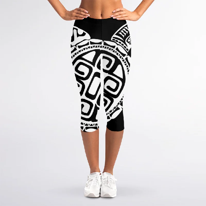 Shop and Save Black And White Maori Sea Turtle Print Women's Capri Leggings