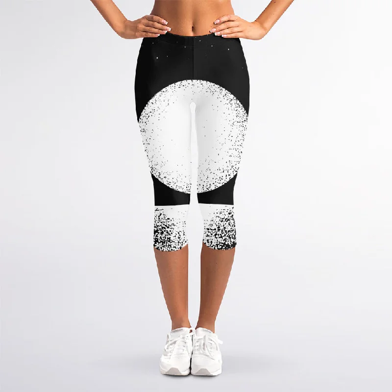 Reduced Prices Black And White Moonlight Print Women's Capri Leggings