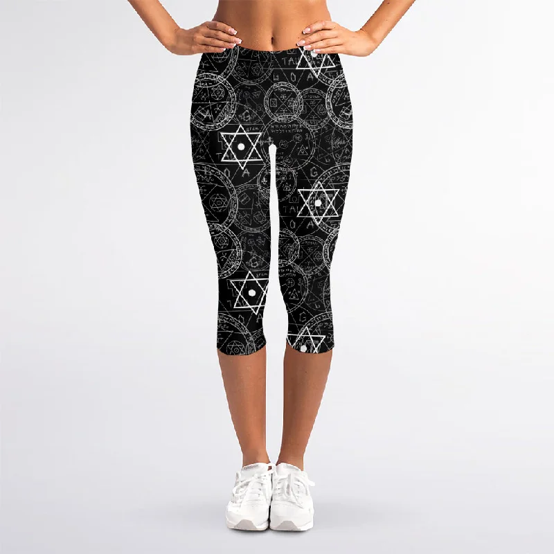 Massive Deals Black And White Mystic Witch Print Women's Capri Leggings