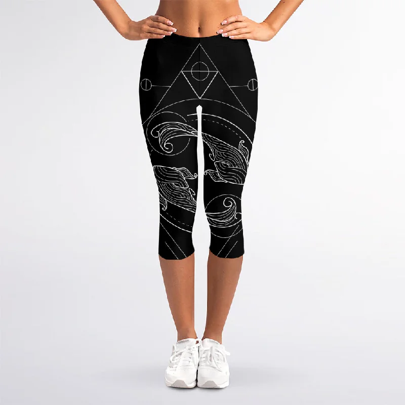 Special Buy Black And White Pisces Sign Print Women's Capri Leggings