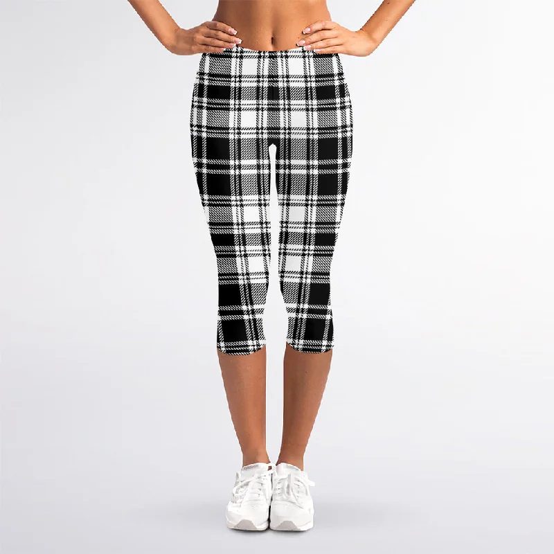 Deal Frenzy Black And White Plaid Pattern Print Women's Capri Leggings
