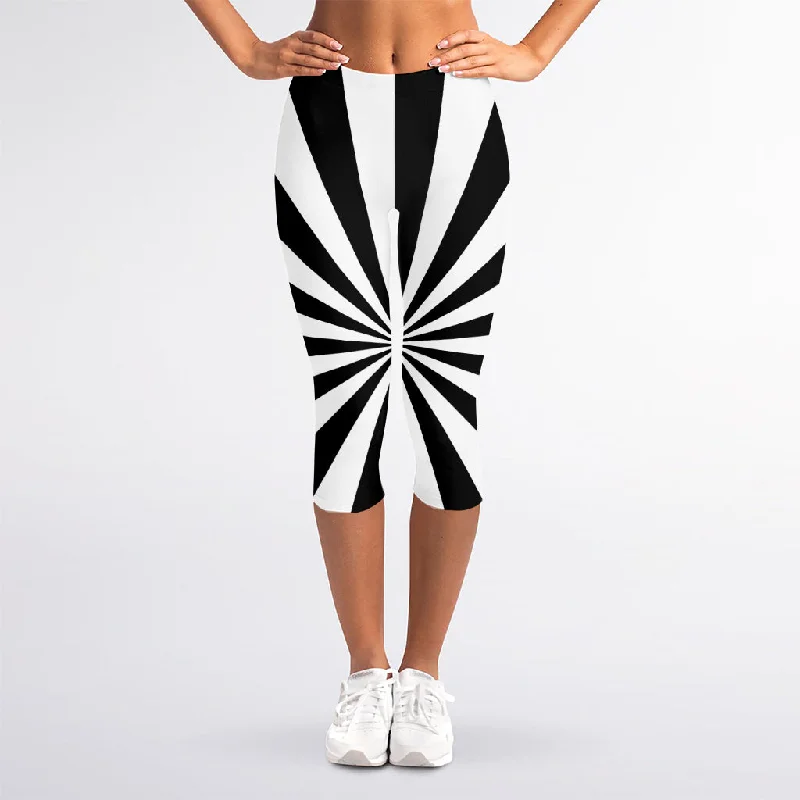 Super Savings Black And White Radial Rays Print Women's Capri Leggings