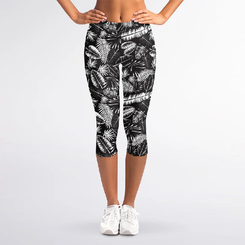 Can't Miss Black And White Tropical Palm Leaf Print Women's Capri Leggings