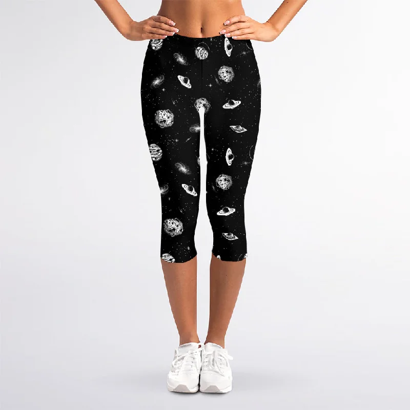 Exclusive Savings Black And White UFO Pattern Print Women's Capri Leggings
