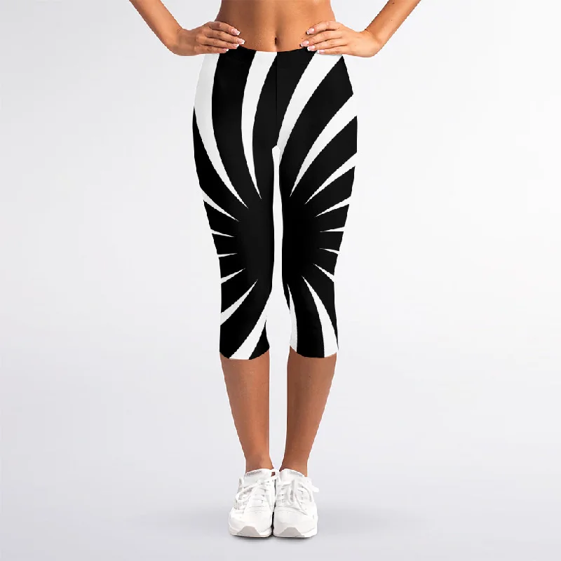Extra Discounts Black And White Vortex Swirl Print Women's Capri Leggings