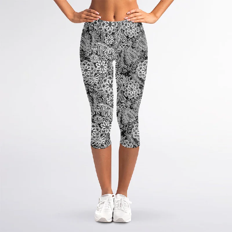 Super Deal Black And White Western Flower Print Women's Capri Leggings