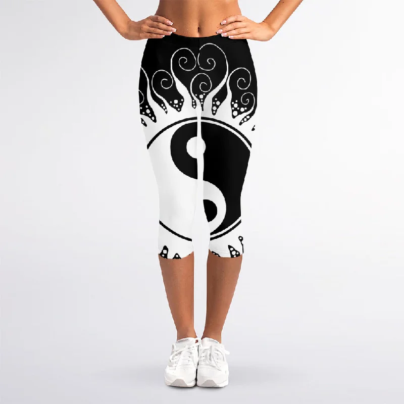 Reduced Prices Black And White Yin Yang Sun Print Women's Capri Leggings