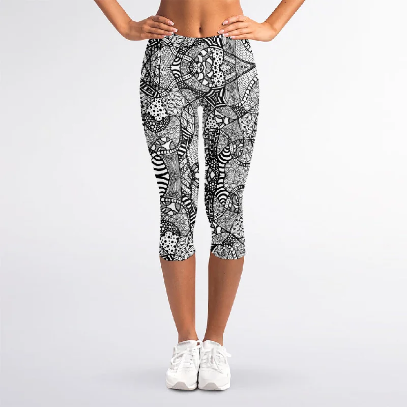 Final Markdown Black And White Zentangle Pattern Print Women's Capri Leggings