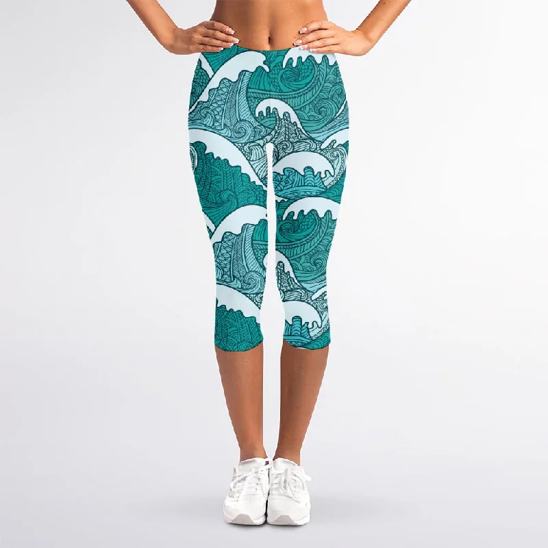 Midnight Madness Surfing Wave Pattern Print Women's Capri Leggings
